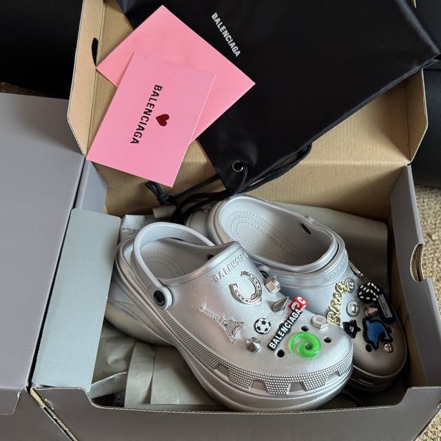 Size: 35-45 The hole door is forever! Balenciaga Paris family's new hole shoes a