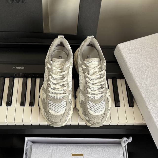 Size 35-46 46 Custom made, no returns or exchangesTop edition Dior Chrono sneake