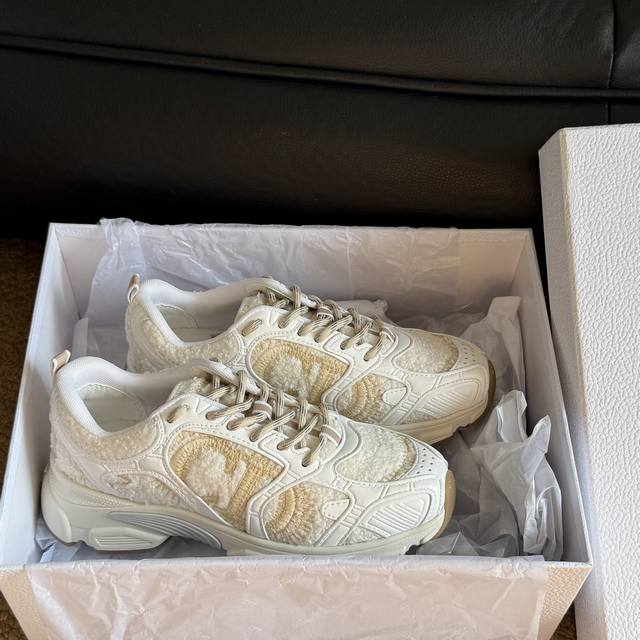 Size 35-41 41 made to order, no returns or exchangesTop edition Dior Chrono snea