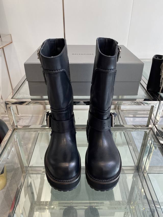 Balenciaga 25Fw Venom Battle-Damaged Boots Venom Boots ~ Dark and functional sty