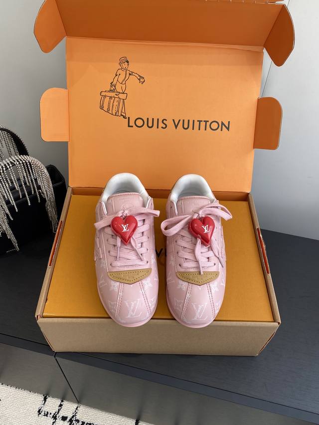 Women's and Men's 550Louis Vuitton Pharrell Louis Vuitton runway-style thick-sol
