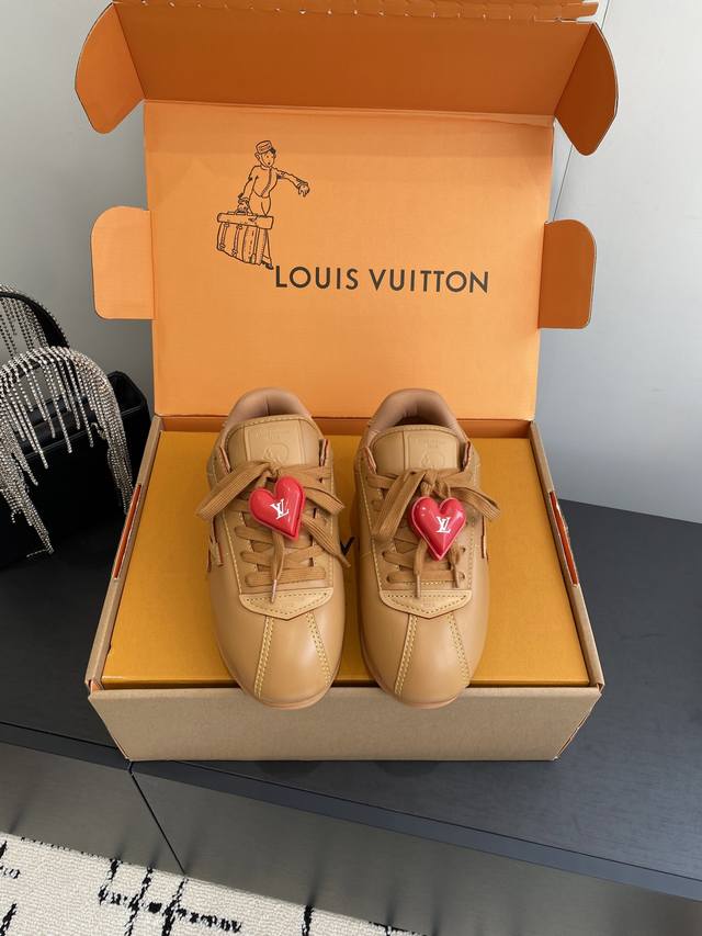 Women's and Men's 520Louis Vuitton Pharrell Louis Vuitton runway-style thick-sol