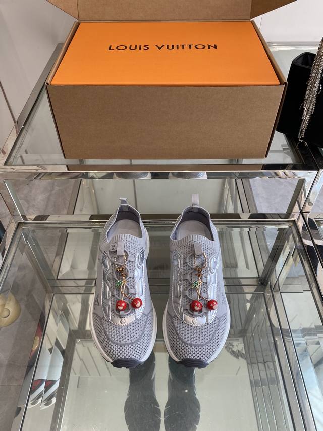 Accessories 60 Lv Louis Vuitton 25Ss new sneaker socks. This sporty, streamlined