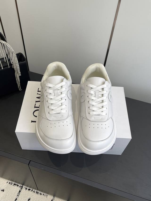 Loewe 2025Ss leather Dexter shoes for couples. A superb asymmetrical toe cap sha