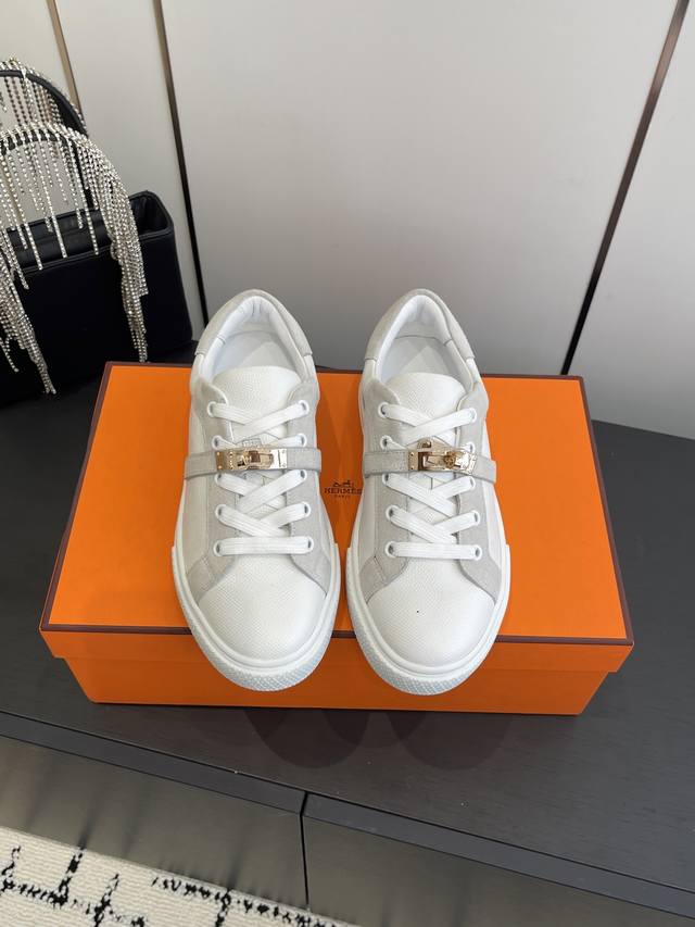 Women's and Men's 440 Herm