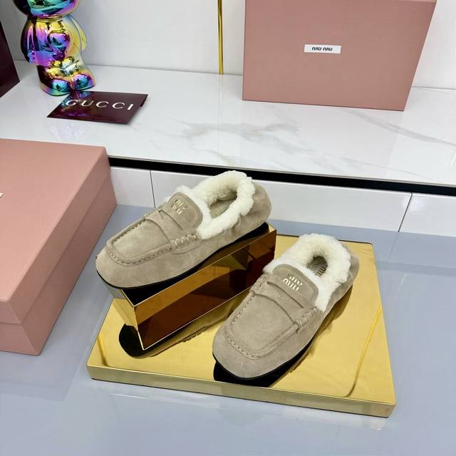 Miu Miu 2025 Fall/Winter New Lambswool LoafersOriginal 1:1 development, a favori
