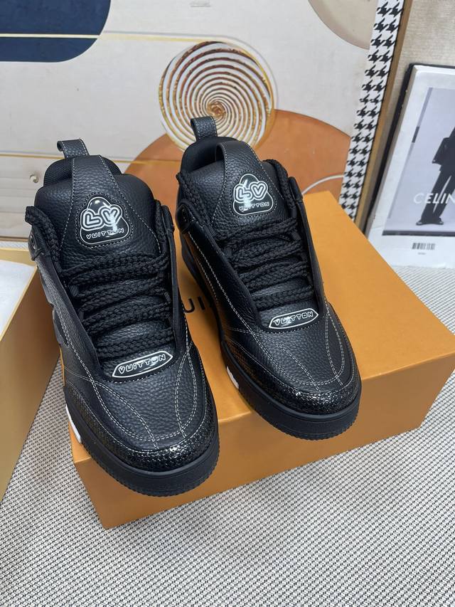 Top-of-the-line loafers Lv-Louis Vuitton vs. all other couples' styles . New r