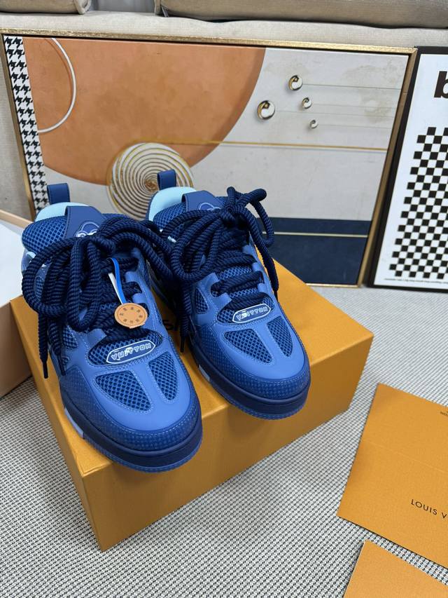 Top-of-the-line loafers Lv-Louis Vuitton vs. all other couples' styles . New r