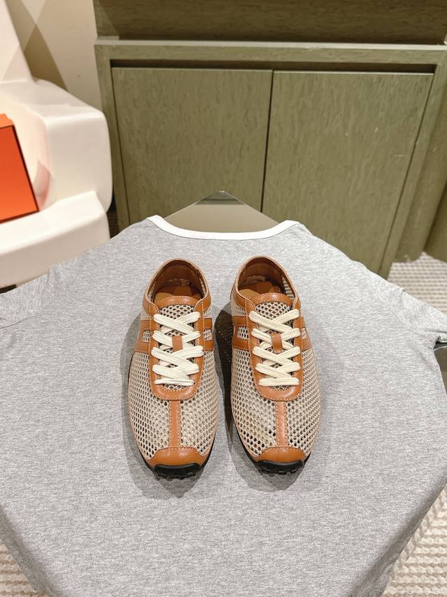 225 H's new spring/summer grandma ballet flats! Simple leather and mesh upper, l