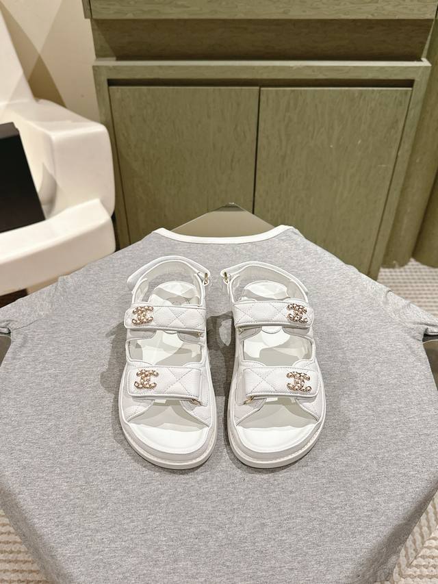 Slippers * 225 Chanel's new summer beach slippers! Macaroon colors! A must-have