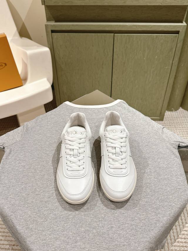 225 New arrivals from the Dexun shoe collection, the same style worn by internet