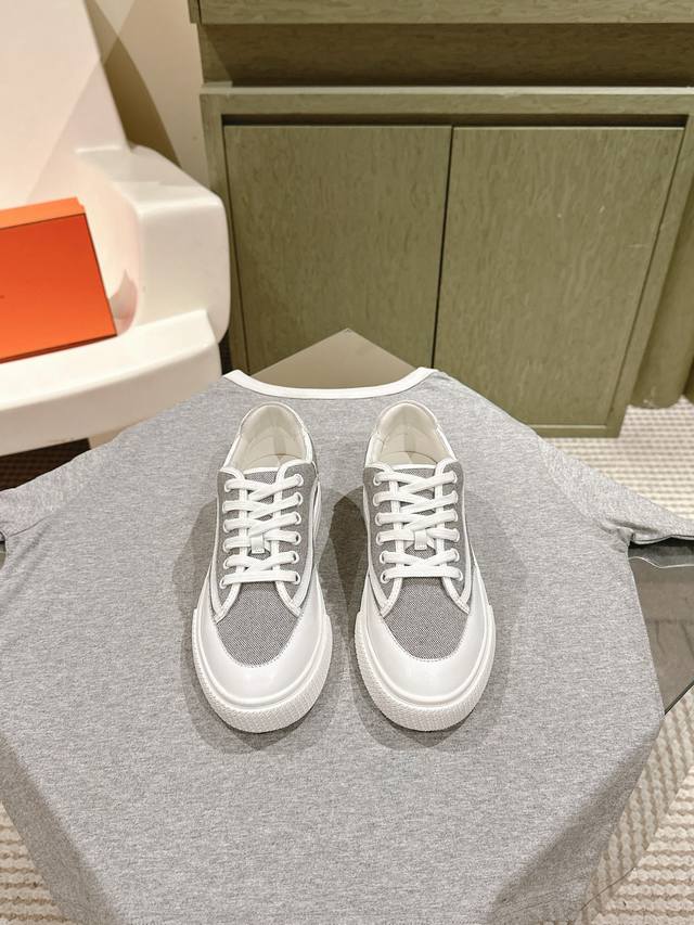 Couple's model 225 counter synchronized casual series! Top purchasing agent leve