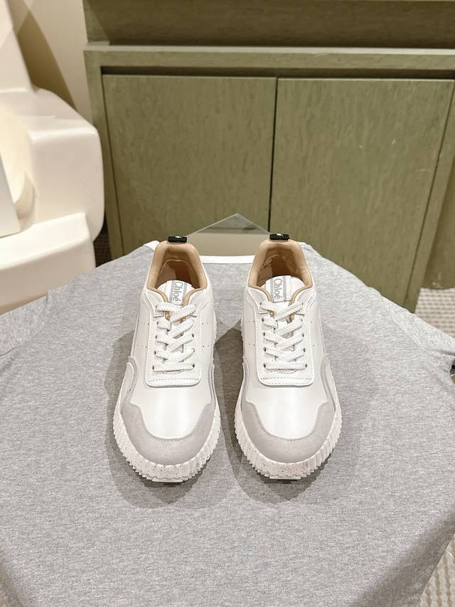 225 Chloe's new thick-soled casual sneakers in new colors! Get one of this seaso