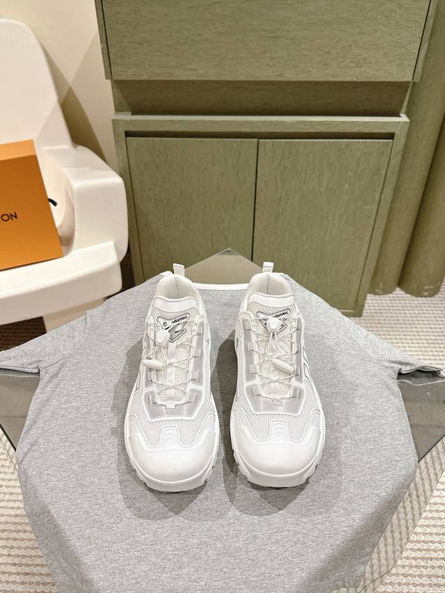 225 LV purchasing-level sneakers in new colors! The full range of classic Lvjia!