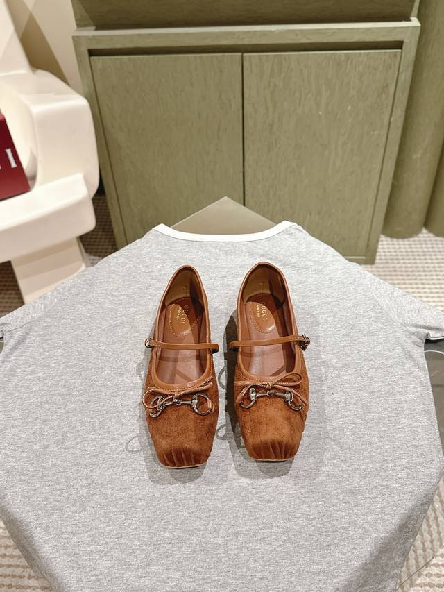 225 Gucci Ballet Flats! This year is a big one for ballet flats, and the Gucci E