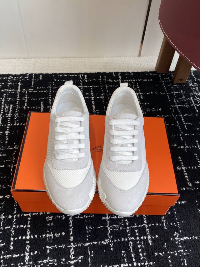 Purchasing-level women's and men's Herm