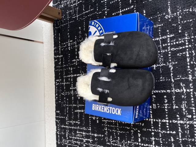 Agent-grade Birkenstock furry slippers with velvet and cork for outdoor wear. Th