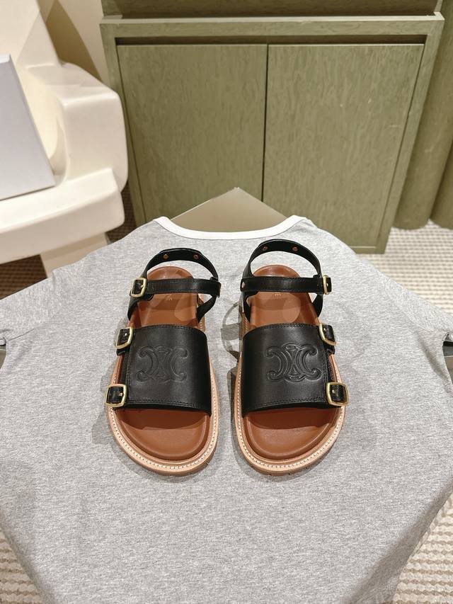 225 Celi*E's new spring/summer Arc de Triomphe British-style flat-soled micro-lo