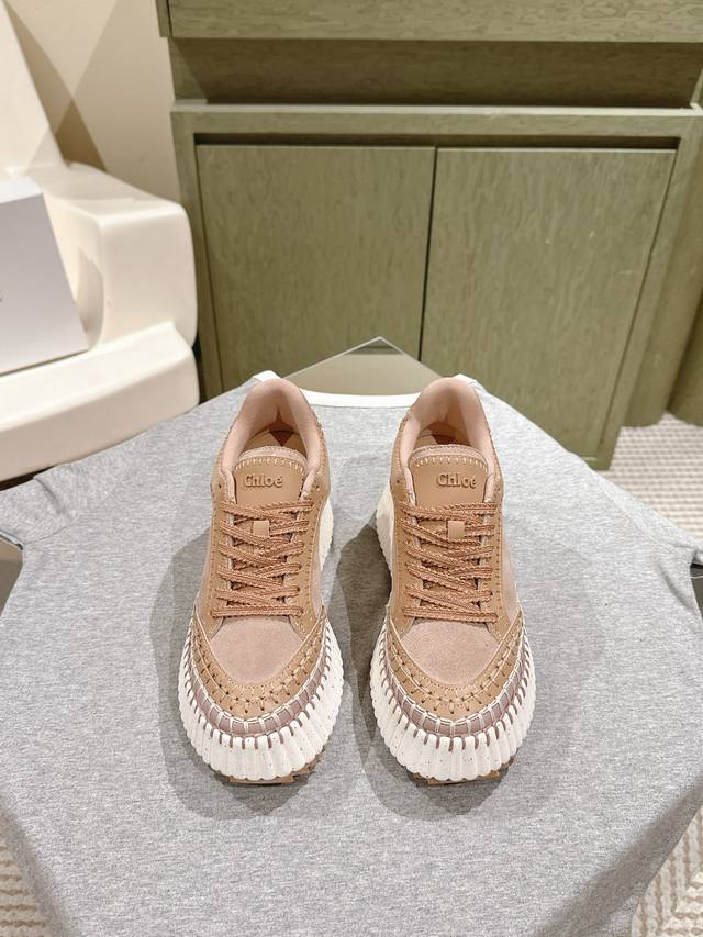 225 Chloe's new platform biscuit shoes! Get this season's most stylish boots in