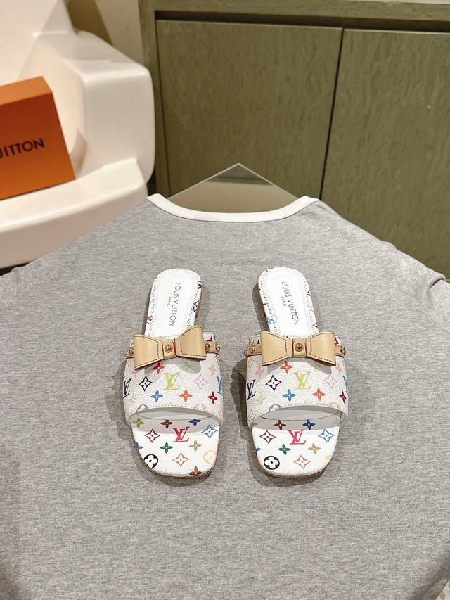 225 New arrival from LV! Spring/Summer denim kitten heel slippers. The denim col