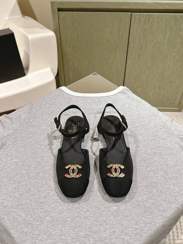 225 *Chanel's new early spring collection features a signature Fairy Pearl Buckl