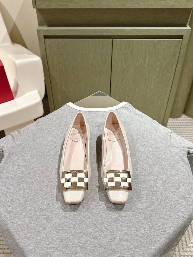 225 223 counter Jewel Heel series new square buckle single shoes are newly arriv