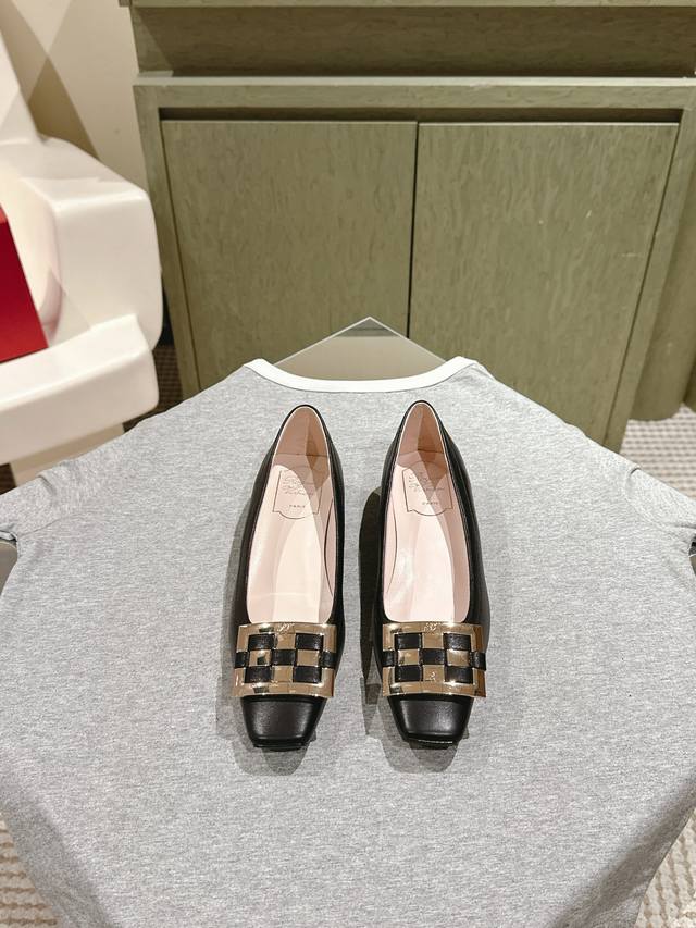 225 223 counter Jewel Heel series new square buckle single shoes are newly arriv