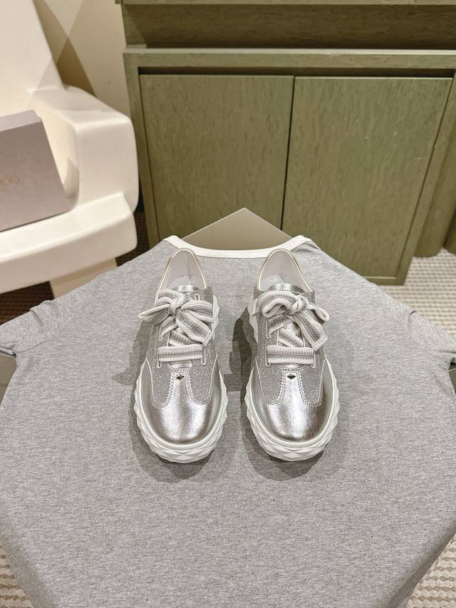 225 Jimmy Choo*'s latest casual shoes, a flagship collection! Superb shopping ex