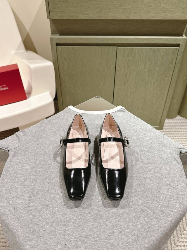 225 223 counter Jewel Heel series new square buckle single shoes are newly arriv