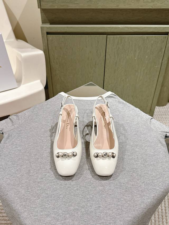 225 New Dior Mary Jane arrivalsStylish and elegant, embellished with white resin