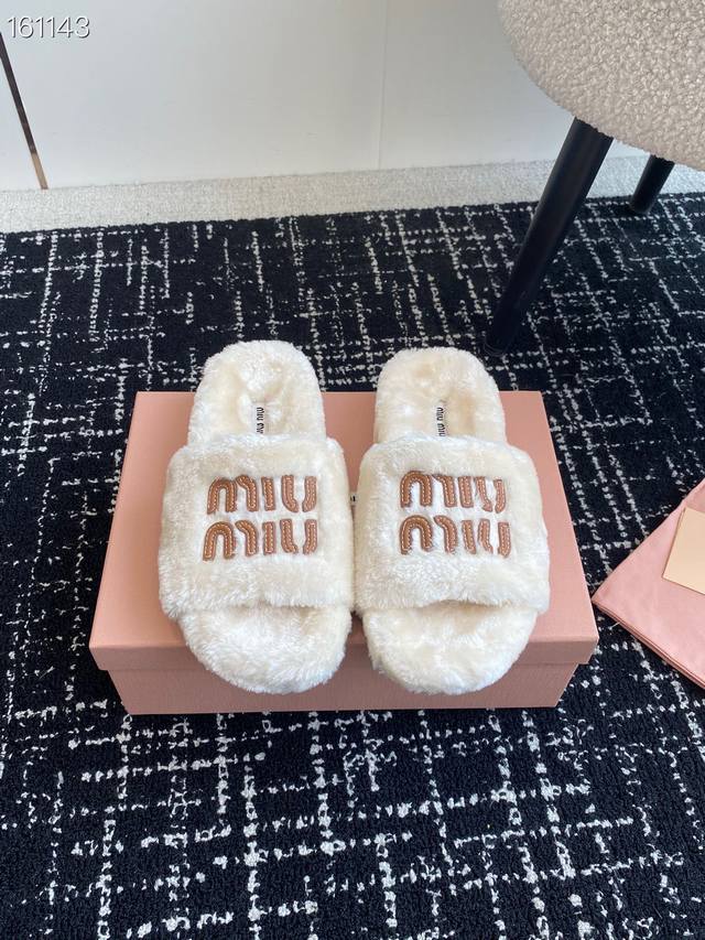 Shopping-level Miu Miu 24Ss new fall/winter wool slippers~ A versatile and fash
