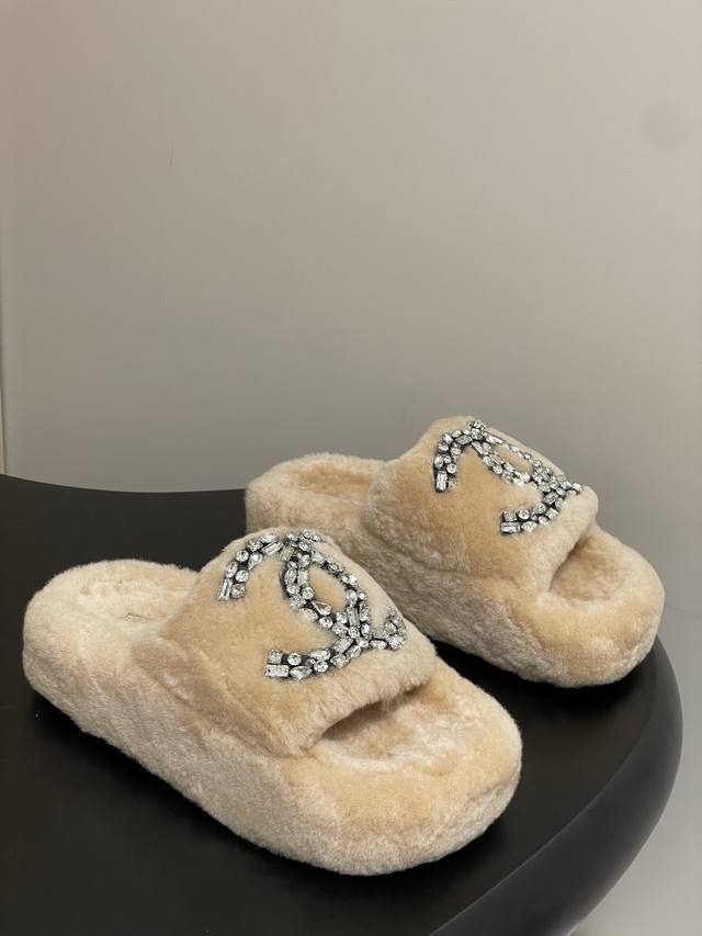 25Ss Fall/Winter New Chanel Classic Double C Rhinestone Buckle Wool Slippers Thi