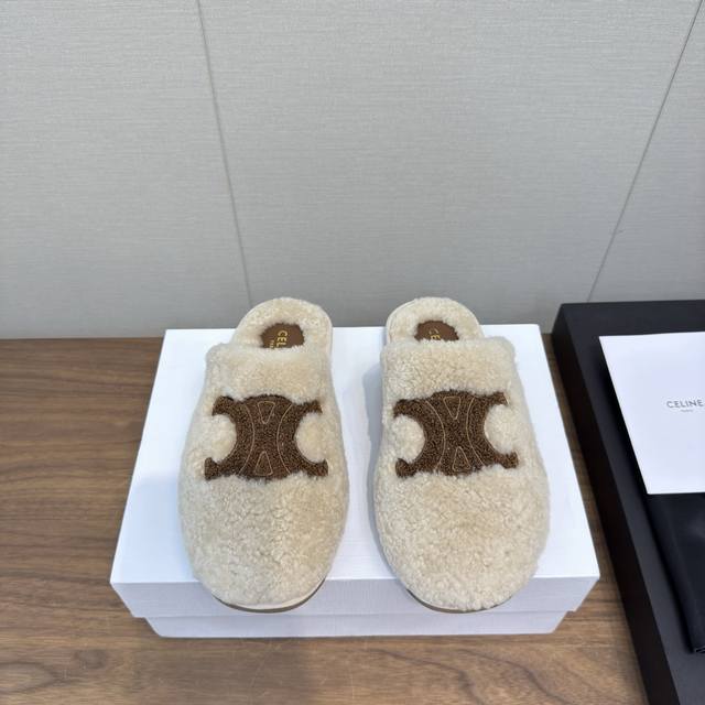 Top-of-the-line Celine 2025Ss new wool slippers. The fuzzy wool is made from imp