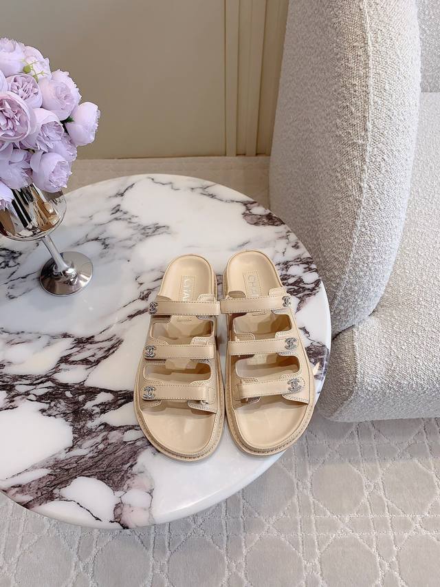 Factory price p Chane*'s newest upgraded Velcro slippers, top quality! Three Ve