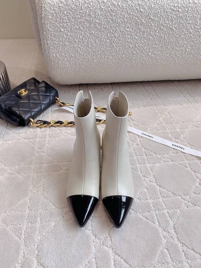 Factory price p Chane*'s new block-heeled ankle bootsEvery girl has a Chanel in