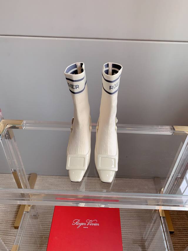 Factory price p Roger Vivie*'s new knitted sock boots are super slimming. The t