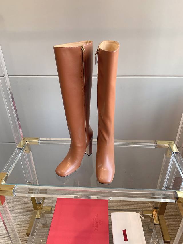 Factory price pp Valentin's newest high-heeled leather boots with square heels