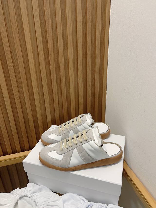 Maison Margiel*, Mm6 Margiel lace-up casual slip-on shoes. These casual shoes ar