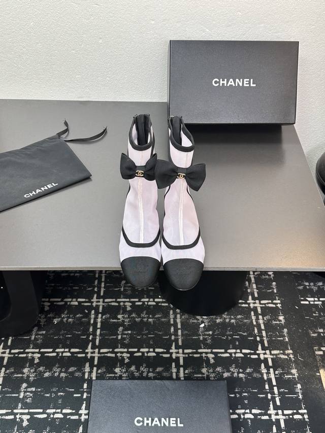 Chanel25S Chanel classic bow ankle bootsMany celebrities and fashion bloggers ar