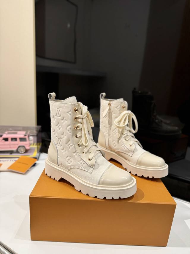 Factory Price: Louis Vuitton Martin boots are high-end, authentic, and made fro