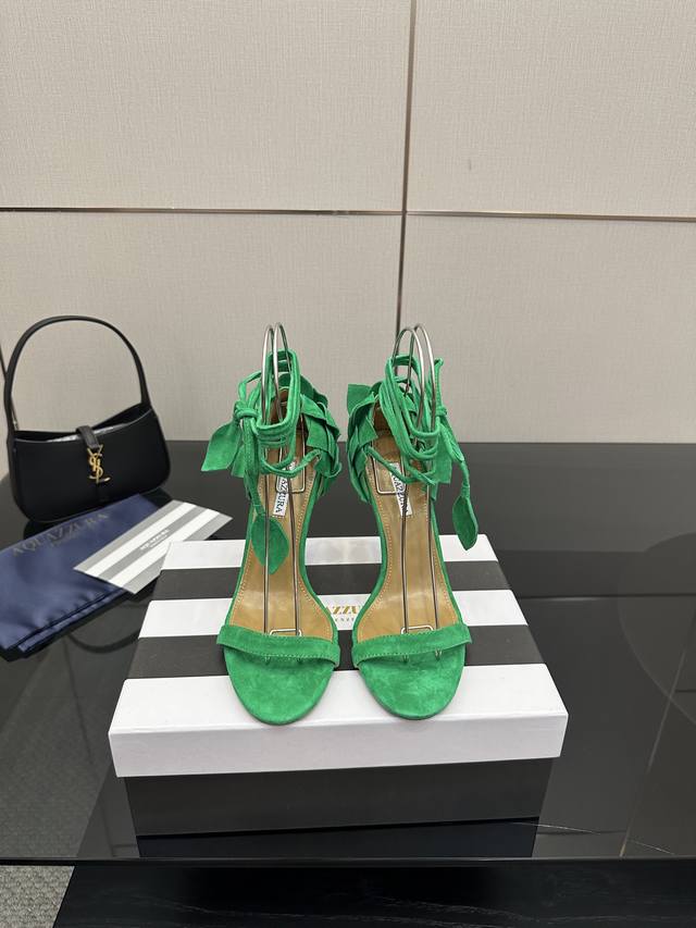 Aquazzura's pineapple rhinestone high-heeled sandals are incredibly stylish! Sim