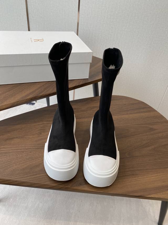 Short Boots and Long Boots The Row 25Wf Thick-Sole Classic Round-Toe Stretch Boo