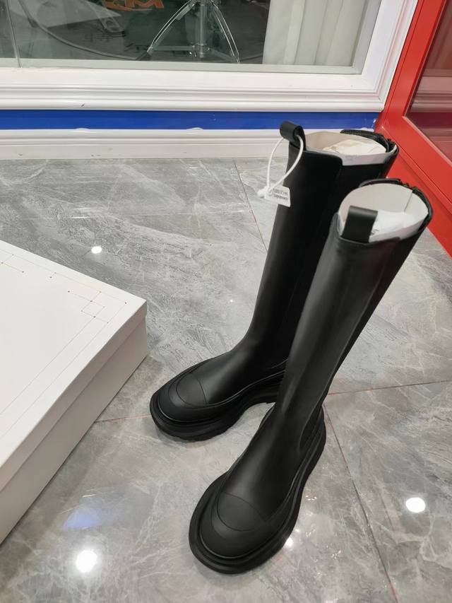 This is a reposted image of the popular Alexander McQueen shoe, factory direct.