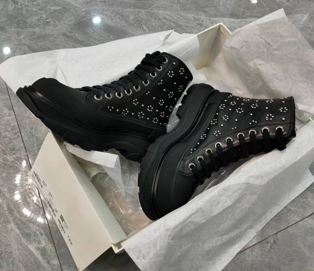 New colors synced with the official website, factory direct sales! Alexander Mc