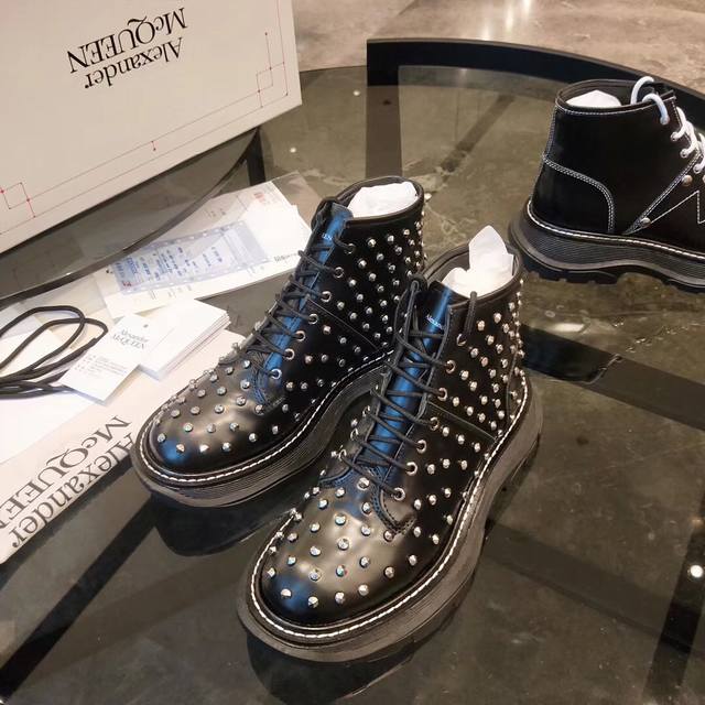 alexander McQueen, one-to-one development and design with the original, top vers