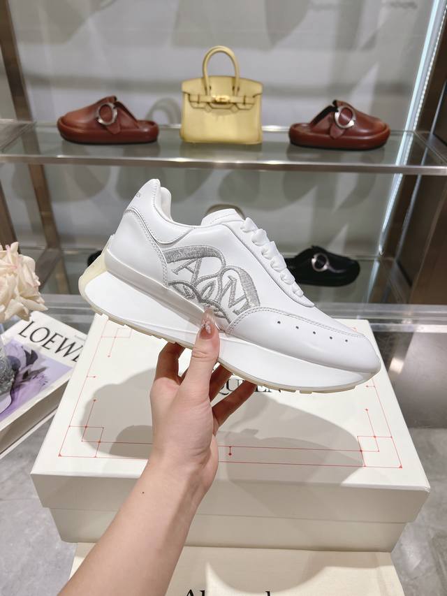 Alexander McQueen Spring/Summer Sprint sports couple's shoes for men and women.