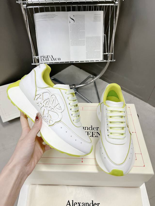 Official website simultaneously launched the Alexander McQueen Spring/Summer Me