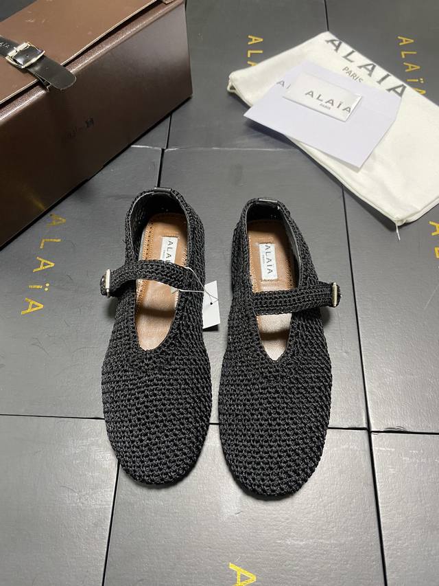 Factory Alaia catwalk-style ballet flats! Sweet and cool ballet style, a popula