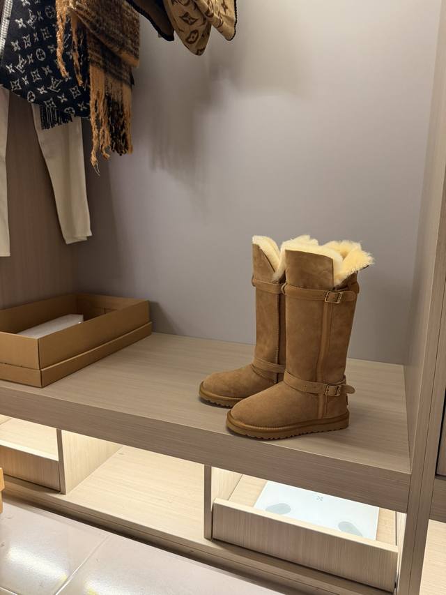 Ugg leather buckle high-top knight bootsV-neck knight boots make your legs look