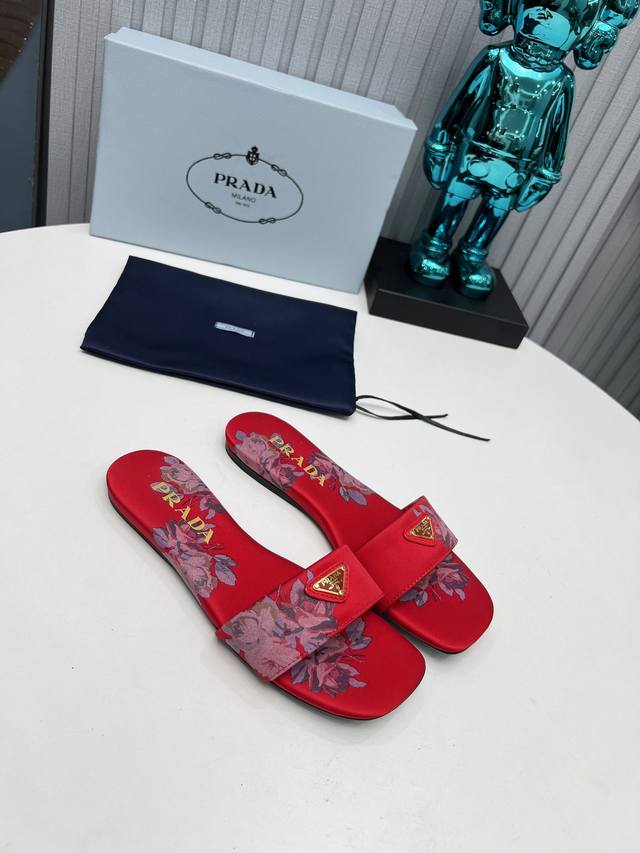 Factory Sss heavily launches Prada's latest long and short boots, sandals, singl